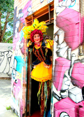 stilt-terrific_stiltwalkers_statues_roving004001.jpg