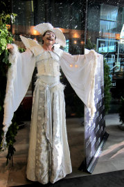 stilt-terrific_stiltwalkers_statues_roving007001.jpg