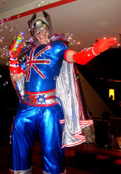 stilt-terrific_stiltwalkers_statues_roving011004.jpg