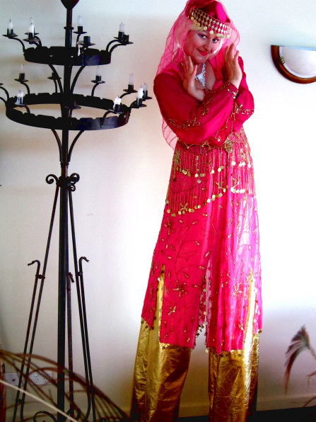 stilt-terrific_stiltwalkers_statues_roving031001.jpg