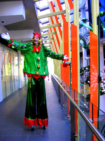 stilt-terrific_stiltwalkers_statues_roving032002.jpg