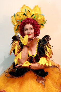 stilt-terrific_stiltwalkers_statues_roving033001.jpg