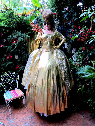 stilt-terrific_stiltwalkers_statues_roving035002.jpg