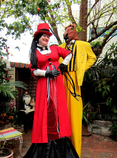 stilt-terrific_stiltwalkers_statues_roving044005.jpg