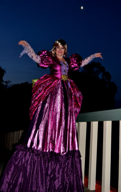 stilt-terrific_stiltwalkers_statues_roving046002.jpg