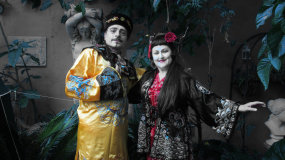 stilt-terrific_stiltwalkers_statues_roving057003.jpg