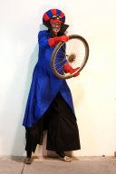 stilt-terrific_stiltwalkers_statues_roving061003.jpg