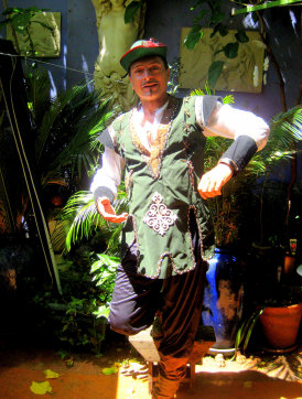 stilt-terrific_stiltwalkers_statues_roving066005.jpg