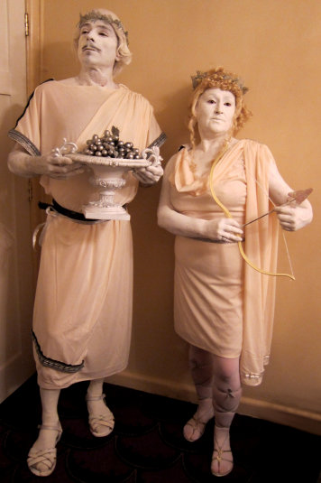 stilt-terrific_stiltwalkers_statues_roving068004.jpg