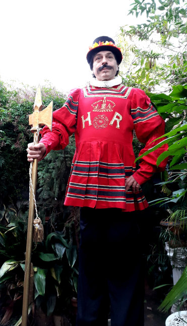 stilt-terrific_stiltwalkers_statues_roving070002.jpg