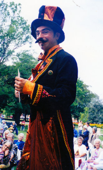 stilt-terrific_stiltwalkers_statues_roving074002.jpg