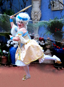 stilt-terrific_stiltwalkers_statues_roving081001.jpg