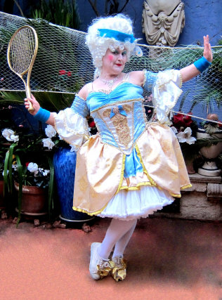 stilt-terrific_stiltwalkers_statues_roving081003.jpg