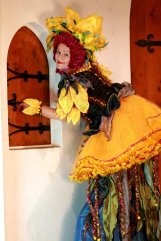 stilt-terrific_stiltwalkers_statues_roving092007.jpg