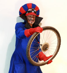 stilt-terrific_stiltwalkers_statues_roving094005.jpg