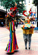 stilt-terrific_stiltwalkers_statues_roving095004.jpg