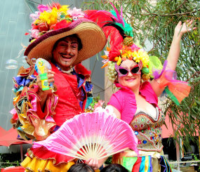 stilt-terrific_stiltwalkers_statues_roving095010.jpg
