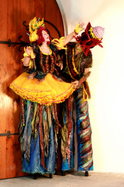 stilt-terrific_stiltwalkers_statues_roving095014.jpg