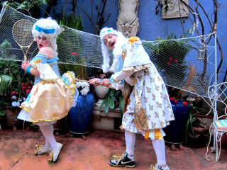 stilt-terrific_stiltwalkers_statues_roving097002.jpg