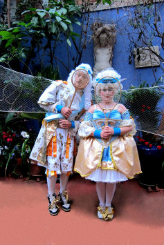stilt-terrific_stiltwalkers_statues_roving097003.jpg