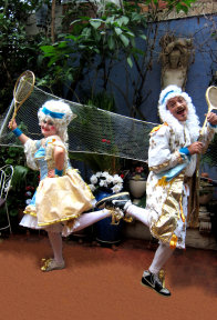 stilt-terrific_stiltwalkers_statues_roving097004.jpg