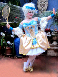 stilt-terrific_stiltwalkers_statues_roving097006.jpg