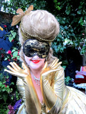 stilt-terrific_stiltwalkers_statues_roving098006.jpg