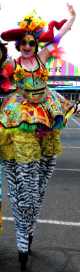 stilt-terrific_stiltwalkers_statues_roving099007.jpg