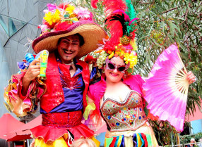 stilt-terrific_stiltwalkers_statues_roving099012.jpg