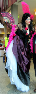 stilt-terrific_stiltwalkers_statues_roving101002.jpg