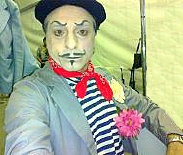 stilt-terrific_stiltwalkers_statues_roving101009.jpg