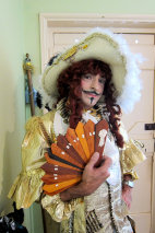 stilt-terrific_stiltwalkers_statues_roving101015.jpg