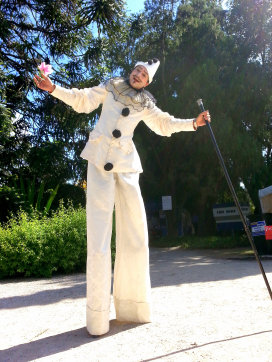 stilt-terrific_stiltwalkers_statues_roving101016.jpg