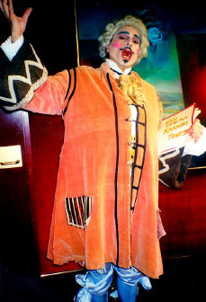 stilt-terrific_stiltwalkers_statues_roving102003.jpg