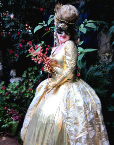 stilt-terrific_stiltwalkers_statues_roving102012.jpg