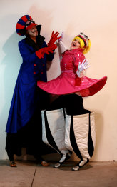 stilt-terrific_stiltwalkers_statues_roving103005.jpg