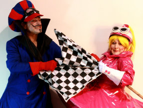 stilt-terrific_stiltwalkers_statues_roving103006.jpg