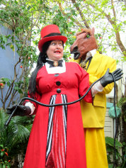 stilt-terrific_stiltwalkers_statues_roving103016.jpg