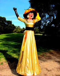 stilt-terrific_stiltwalkers_statues_roving103018.jpg