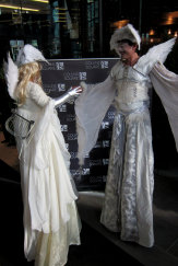 stilt-terrific_stiltwalkers_statues_roving105002.jpg