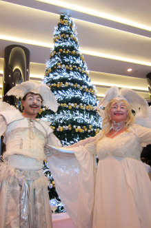 stilt-terrific_stiltwalkers_statues_roving105004.jpg