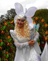stilt-terrific_stiltwalkers_statues_roving105009.jpg